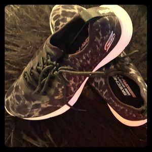 Skechers leopard athletic shoes